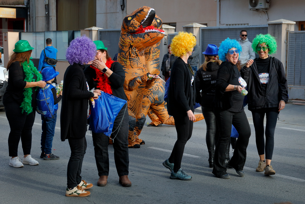 Profesores con disfraces y camisetas de inglesmurcia en el desfile de Carnaval Profesores con disfraces y camisetas de inglesmurcia en el desfile de Carnaval